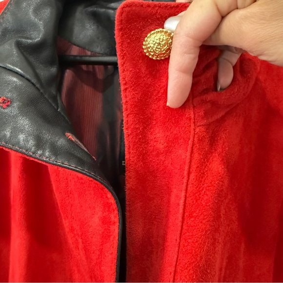 Chic Red Leather Power Jacket for Women Size M - Vintage 1980s Coat - Picture 16 of 17